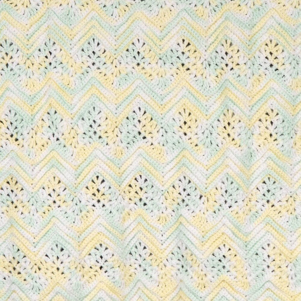 Handmade Crochet Baby Blanket Yellow Green White Zig Zag Chevron Soft Nursery - Picture 4 of 5